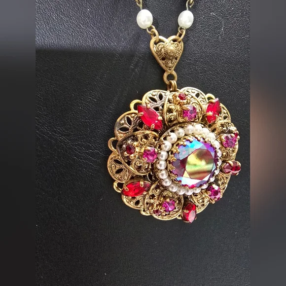 Vintage Western Germany Red Aurora Borealis Antique Gold Tone Filigree Necklace - Picture 7 of 13